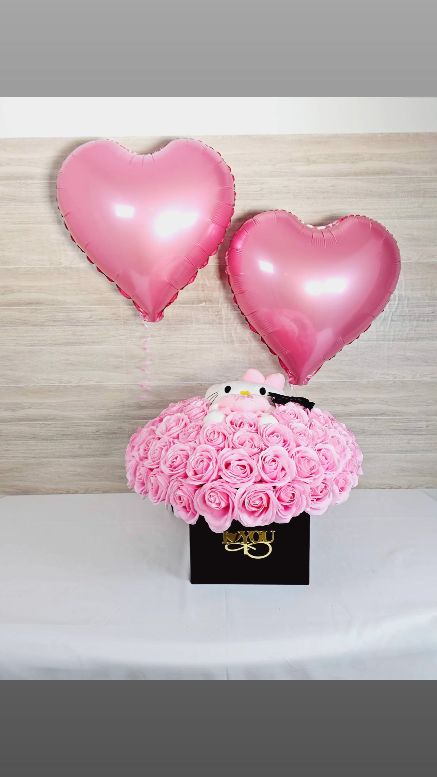 Hello Kitty Sweetness Bouquet - Amor in a Box